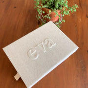 Caixa para fotos 10x15cm personalizada em alto relevo