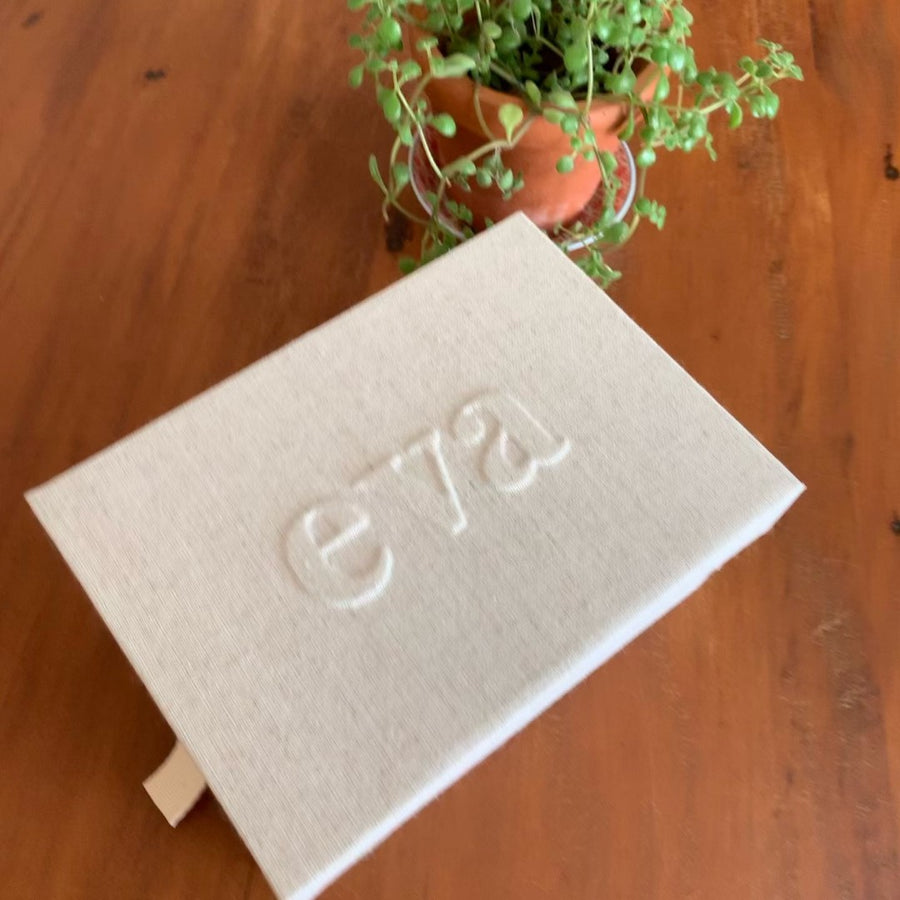 Caixa para fotos 10x15cm personalizada em alto relevo