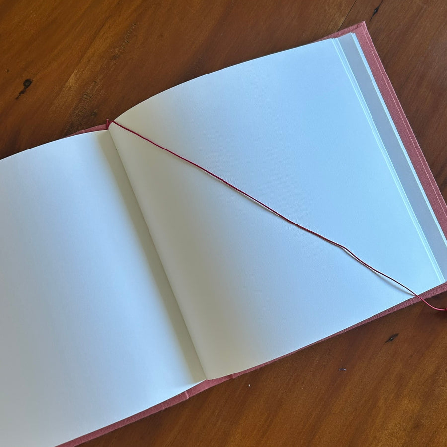 Livro de Assinaturas Bordado à Mão