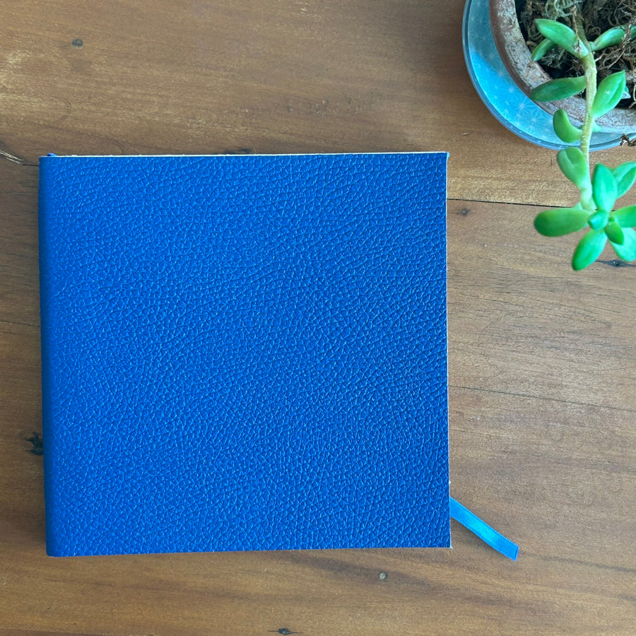 Sketchbook com capa flexível em couro
