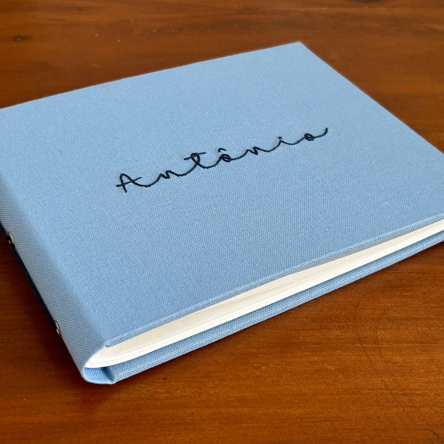 Álbum de Fotos Bordado à Mão - "Nome"