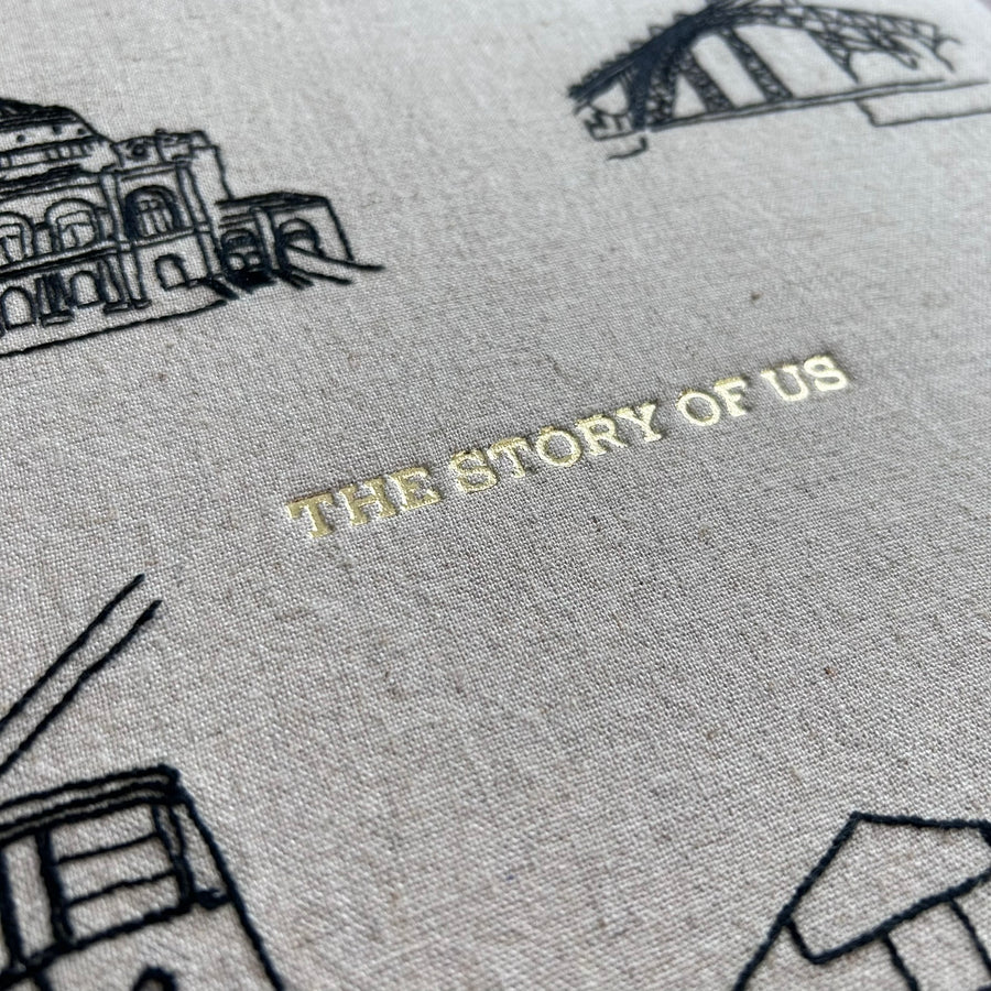 Álbum de Fotos Amarradinho Bordado à Mão - The Story of Us