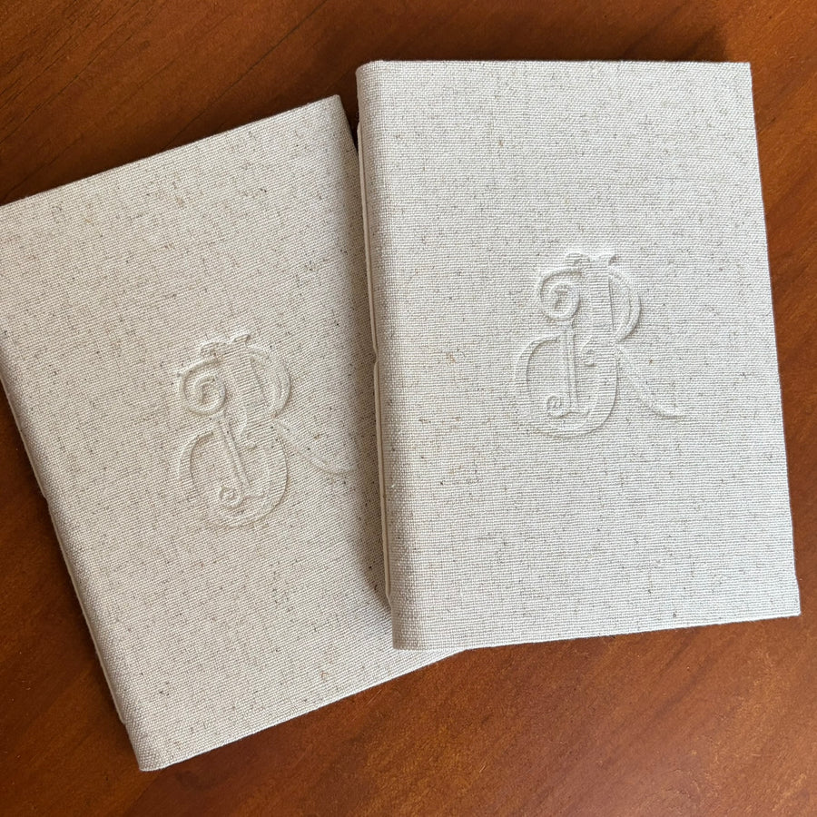 Kit 2 Cadernos de Votos para Casamento — Monograma, Brasão ou Imagem