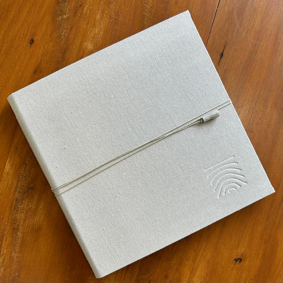 Livro de Assinaturas Brochura Personalizado em Relevo Seco