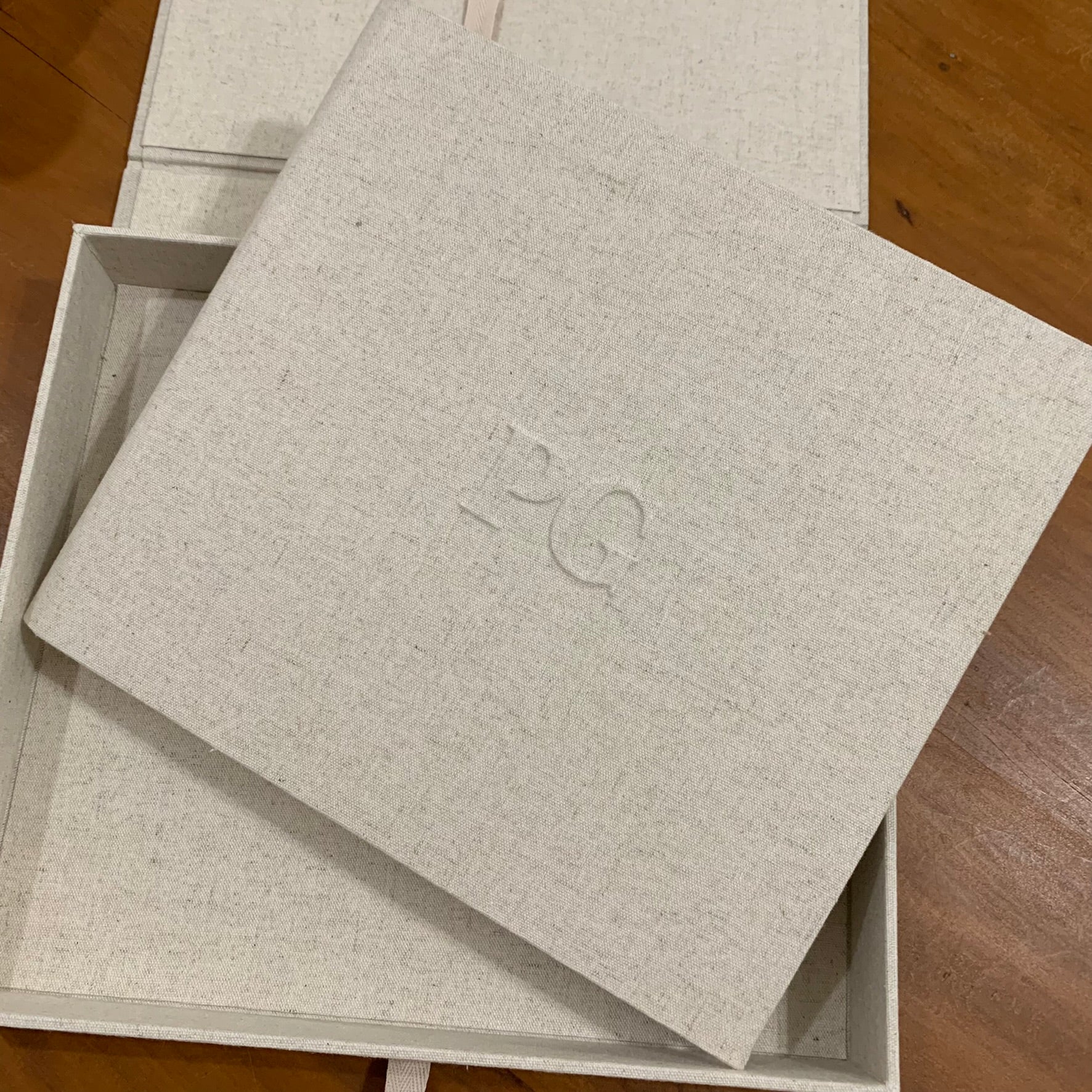 Álbum de Fotos com Caixa Livro Personalizado em Alto Relevo