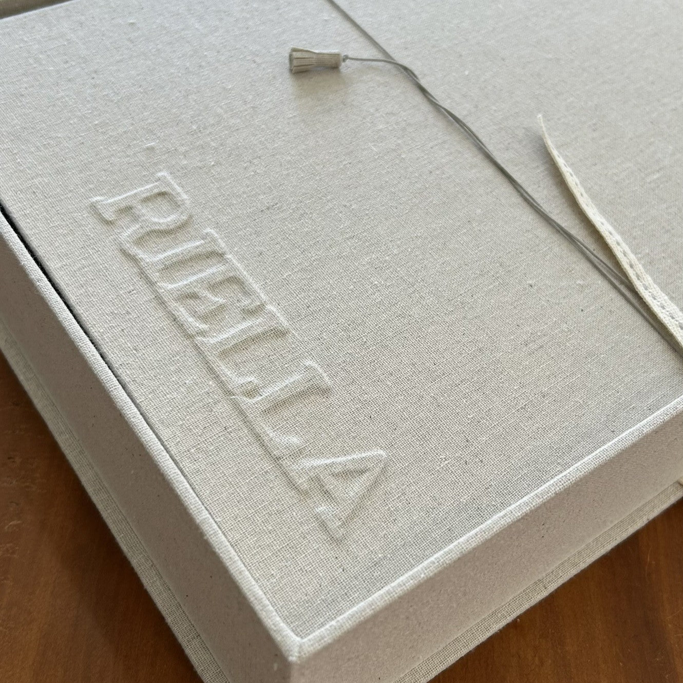 Caixa com Fichário A4 em Alto Relevo