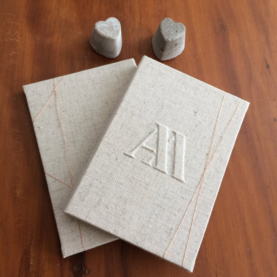 Kit 2 Cadernos de Votos Personalizado em Alto Relevo Monograma