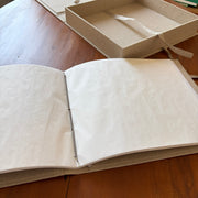Álbum de fotos com caixa Livro bordado à mão