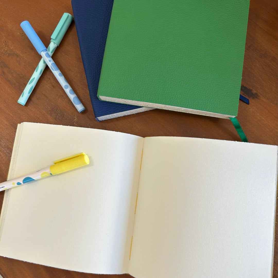 Sketchbook com capa flexível em couro